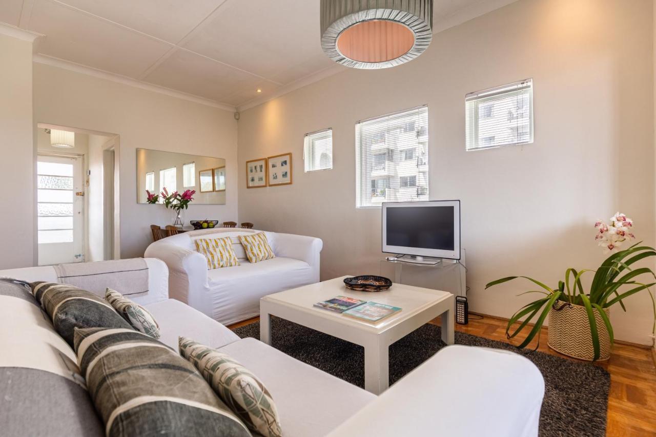 Portswood Mews - Chic White Studio Apartment Green Point Kapstadt Exterior foto